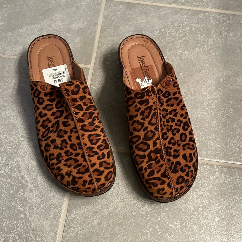 Josef Seibel Catalonia 51 Camel Leopard Clog